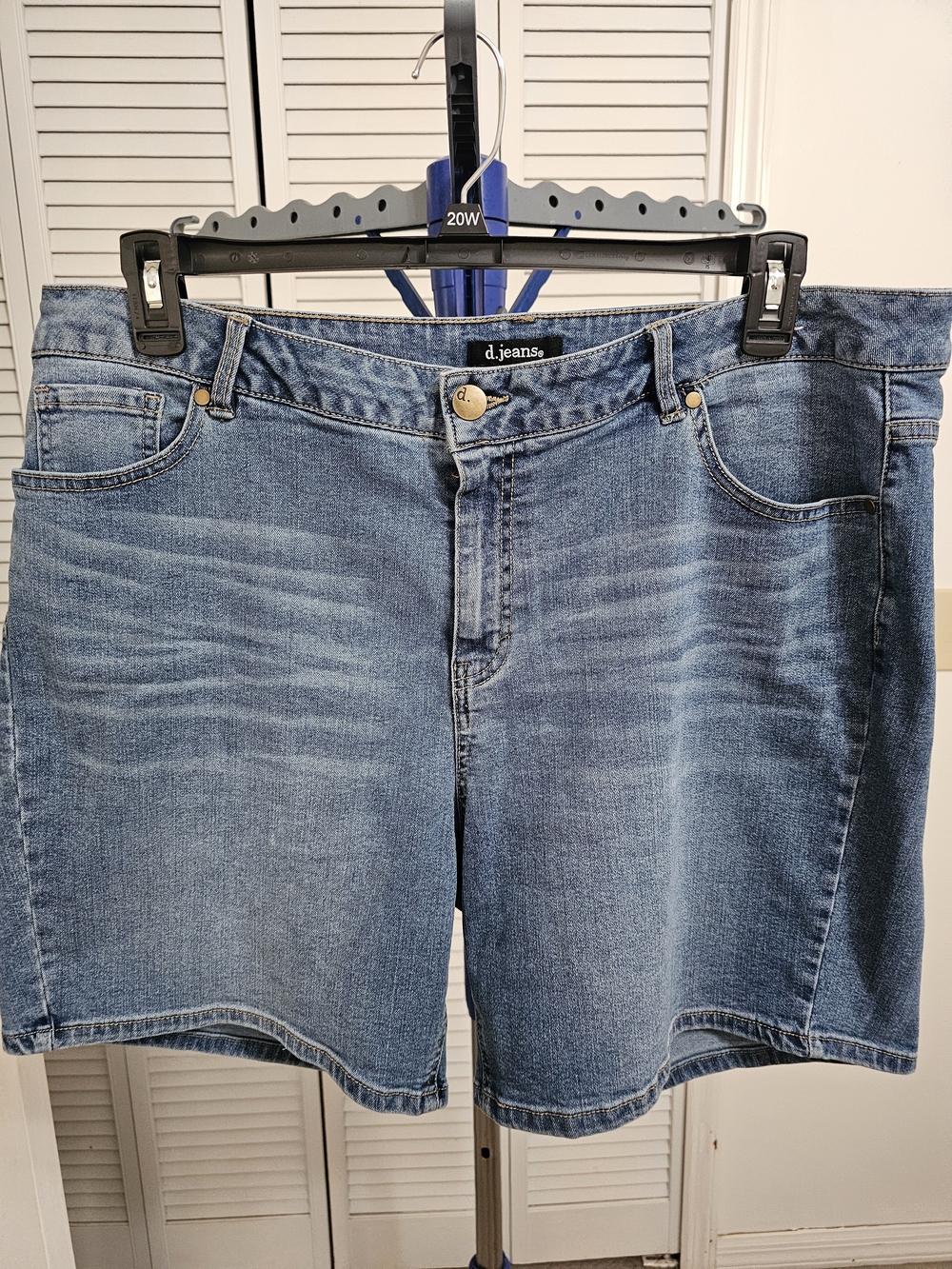 d.jeans Denim Shorts in Medium Blue